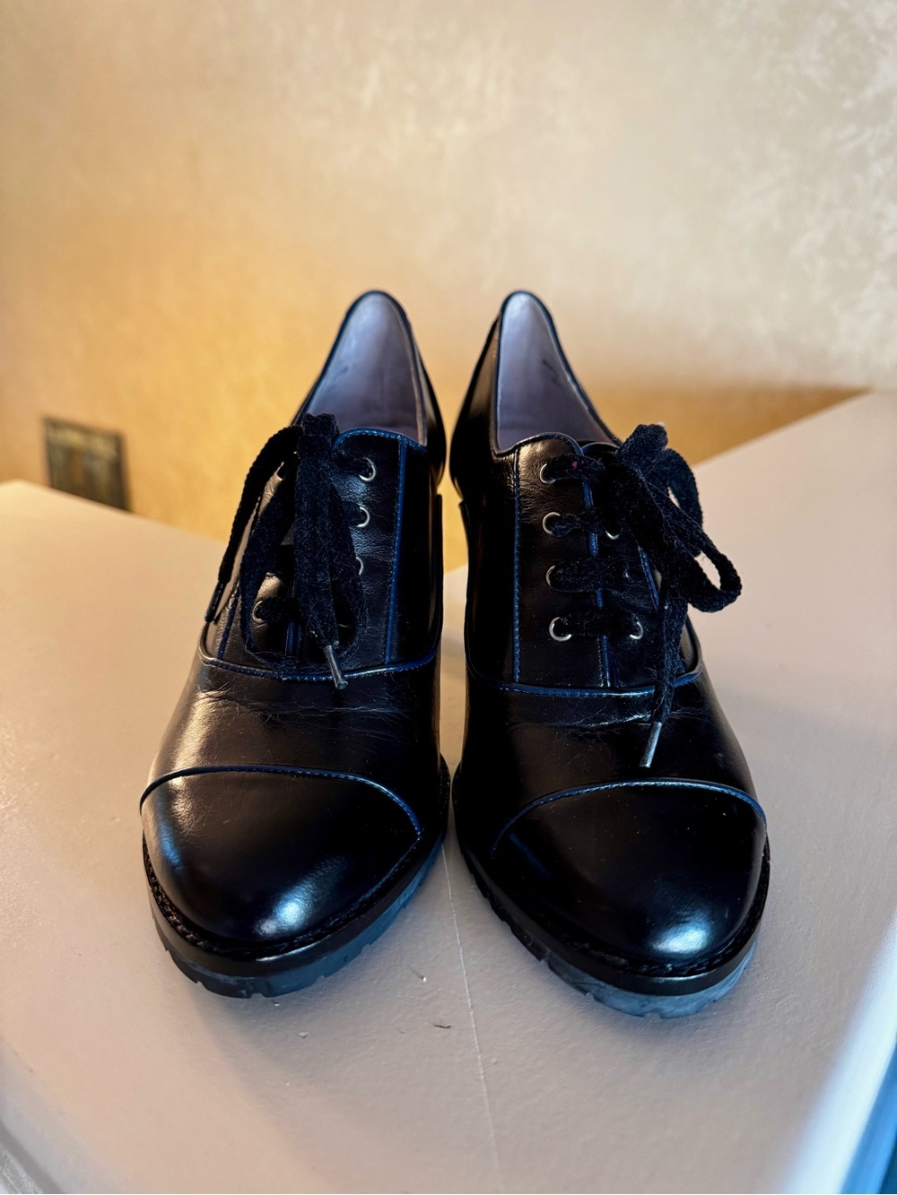 Women’s Johnson and Murphy Black Lace-Up Oxford Heels